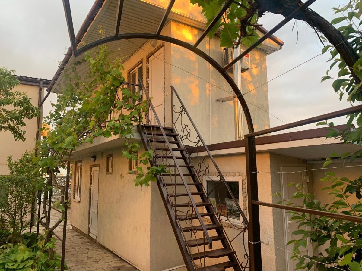 Guest House Dacha Nova Dofinivka Exterior foto